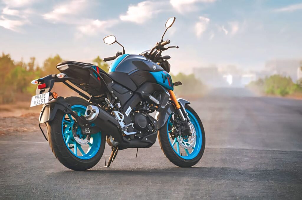 Yamaha MT 15 V2 side profile in racing blue color
